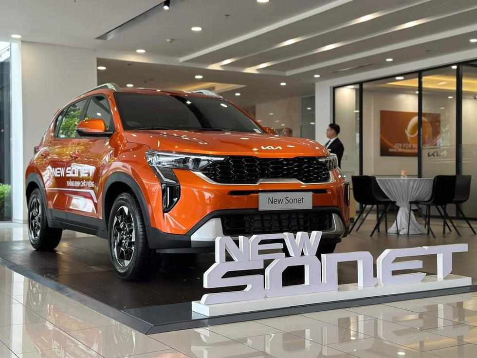 Kia Sonet 2024 chốt giá từ 534 triệu: Bớt phiên bản, thêm trang bị- Ảnh 1.