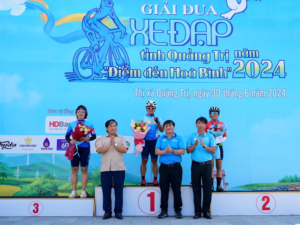 Giải đua xe đạp Điểm đến Hòa bình: Cuộc tranh tài quyết liệt của các 'bóng hồng'- Ảnh 7.