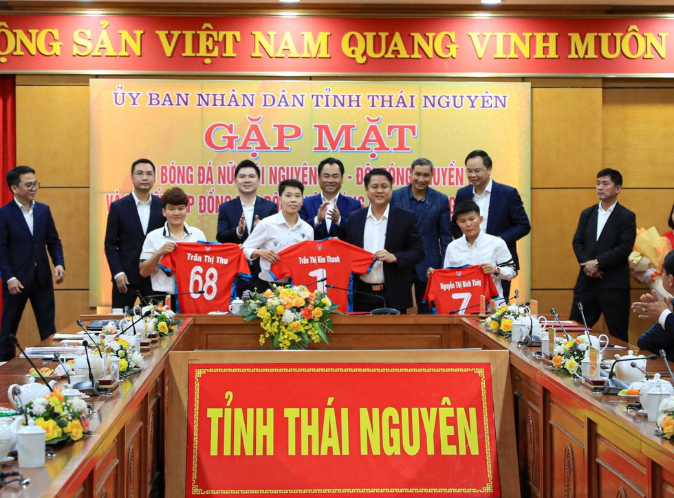 CLB nữ Thái Nguyên T&T nhận thưởng 100 triệu đồng - Ảnh 4.