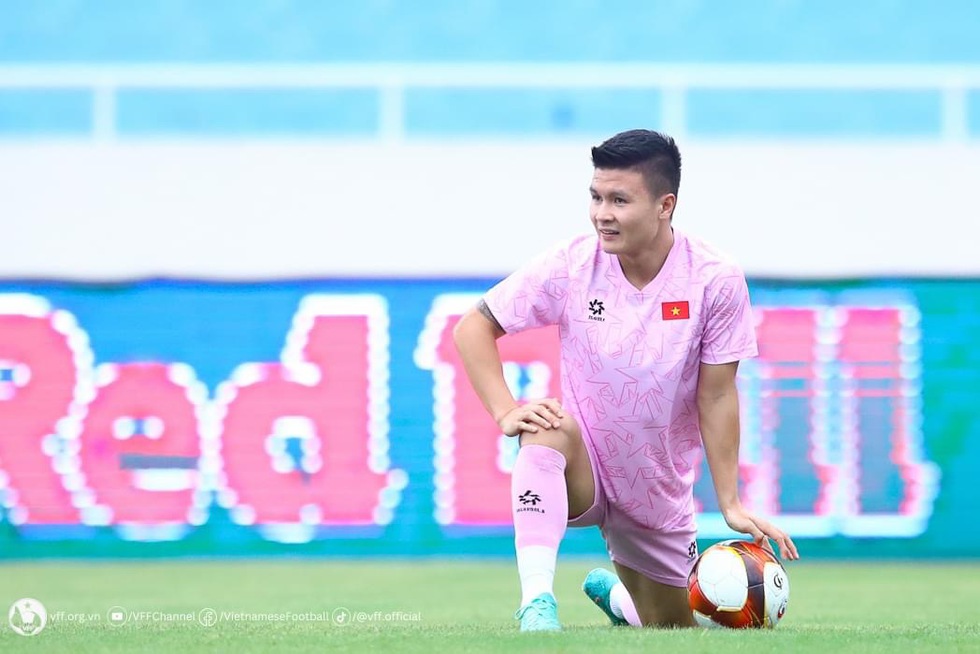 HLV Kim gây sốc: Nguyễn Filip dự bị, Quang Hải và Hoàng Đức trở lại đấu Philippines- Ảnh 9.