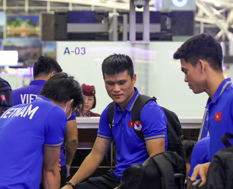 Đội tuyển Việt Nam lên đường tới Iraq, mong mang chiến thắng trở về- Ảnh 2.