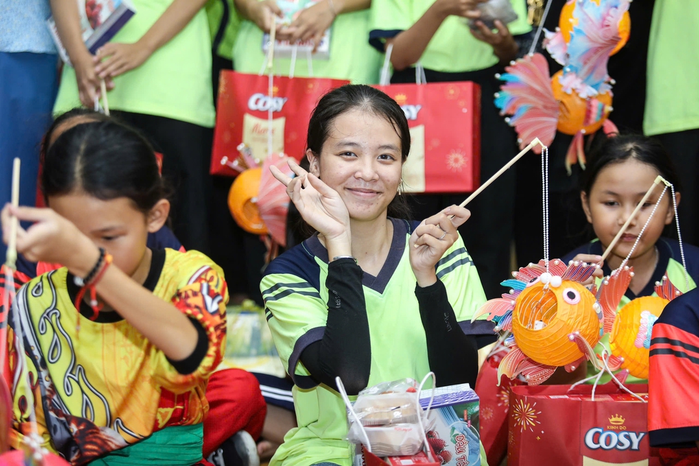 Báo Thanh Niên mang Trung thu yêu thương đến lớp học tình thương ở Thủ Đức- Ảnh 19.