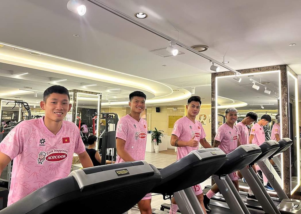 Mưa trắng trời: Thái Lan gặp khó, đội tuyển Việt Nam buộc phải chuyển địa điểm tập luyện- Ảnh 15. Mưa trắng trời: Thái Lan gặp khó, đội tuyển Việt Nam buộc phải chuyển địa điểm tập luyện- Ảnh 15.