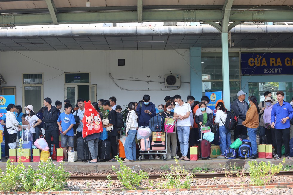 Chuyến tàu công đoàn xuất phát tại ga Biên Hòa, và dừng tại ga Hà Nội