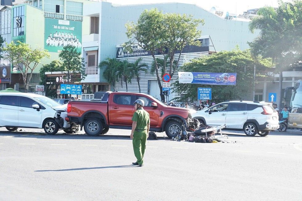 Hiện trường ngổn ngang sau vụ tai nạn giao thông liên hoàn ở TP.Đà Nẵng- Ảnh 4.