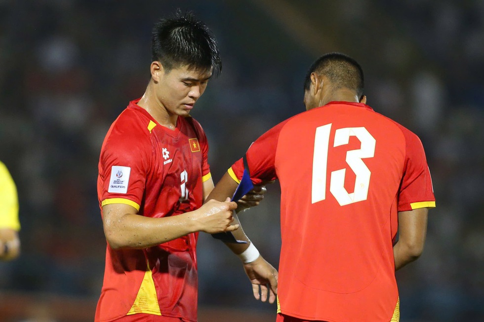 Cao Pendant Quang Vinh làm ‘sếp trưởng’ lượt về, Văn Lâm sẽ biết phát động tấn công bằng chân?- Ảnh 1.
