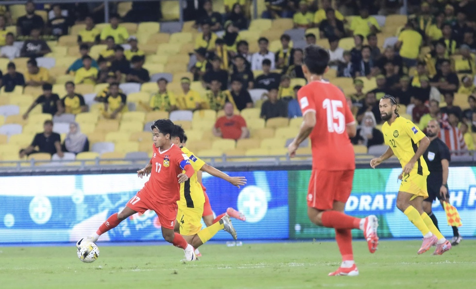 B&aacute;o ch&iacute; Malaysia c&oacute; động th&aacute;i bất ngờ: Khen đội tuyển, kh&ocirc;ng đ&ograve;i sa thải HLV Cklamovski nữa - Ảnh 1.