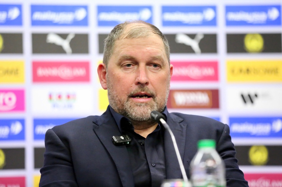 B&aacute;o ch&iacute; Malaysia c&oacute; động th&aacute;i bất ngờ: Khen đội tuyển, kh&ocirc;ng đ&ograve;i sa thải HLV Cklamovski nữa - Ảnh 2.