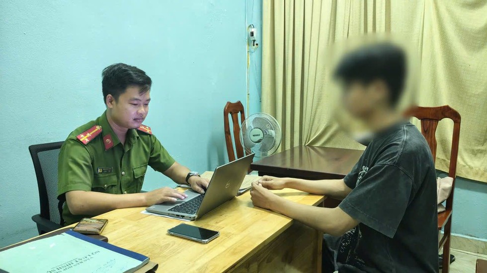 Sinh viên năm nhất hoảng loạn vì sập 'bẫy' giả danh công an 'bắt cóc online' - Ảnh 1. Sinh viên năm nhất hoảng loạn vì sập 'bẫy' giả danh công an 'bắt cóc online' - Ảnh 1.