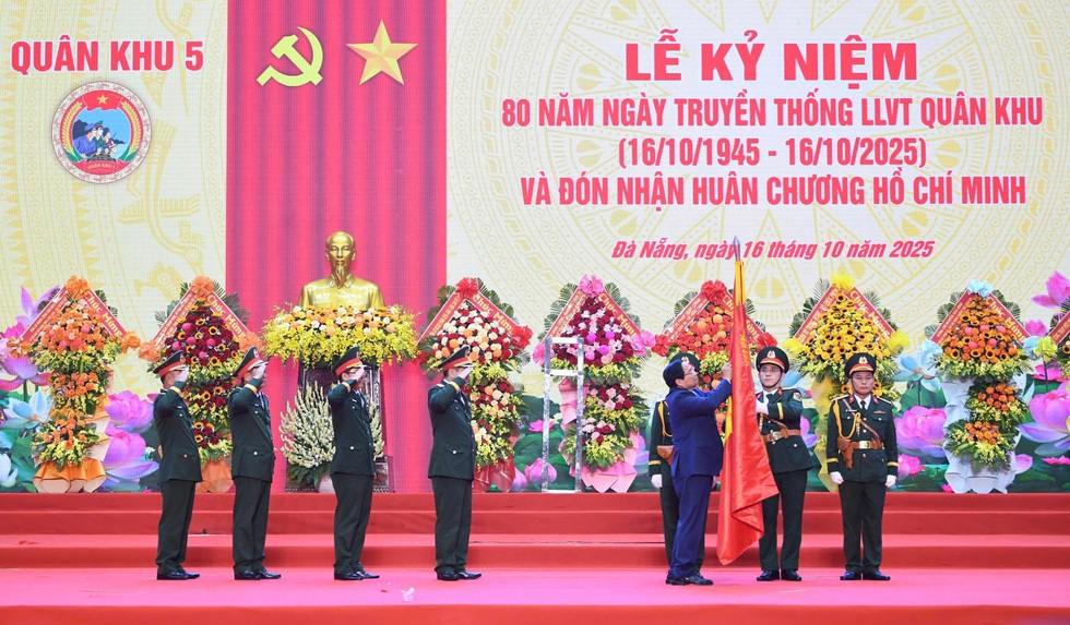 Thủ tướng Phạm Minh Chính: 'Vũ khí hiện đại đến đâu, con người vẫn là yếu tố quyết định thắng lợi'- Ảnh 6. Thủ tướng Phạm Minh Chính: 'Vũ khí hiện đại đến đâu, con người vẫn là yếu tố quyết định thắng lợi'- Ảnh 6.