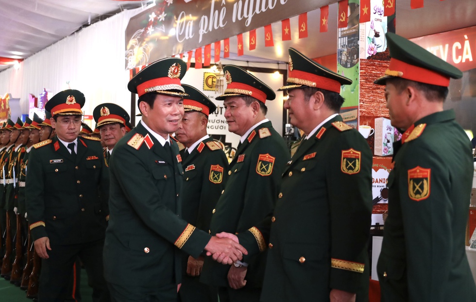 Thủ tướng Phạm Minh Chính: 'Vũ khí hiện đại đến đâu, con người vẫn là yếu tố quyết định thắng lợi'- Ảnh 2. Thủ tướng Phạm Minh Chính: 'Vũ khí hiện đại đến đâu, con người vẫn là yếu tố quyết định thắng lợi'- Ảnh 2.
