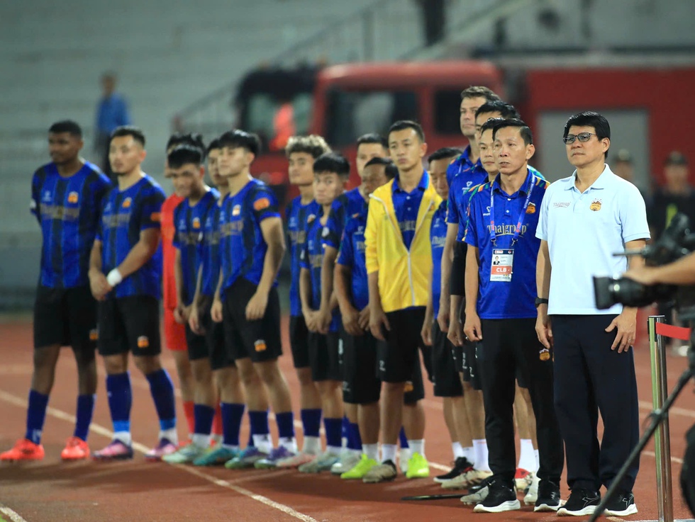 Vắng nh&acirc;n vật đặc biệt, HAGL kh&oacute; trụ hạng: Thủ m&ocirc;n cao 1,91 m phải 'g&aacute;nh' đội?- Ảnh 1.