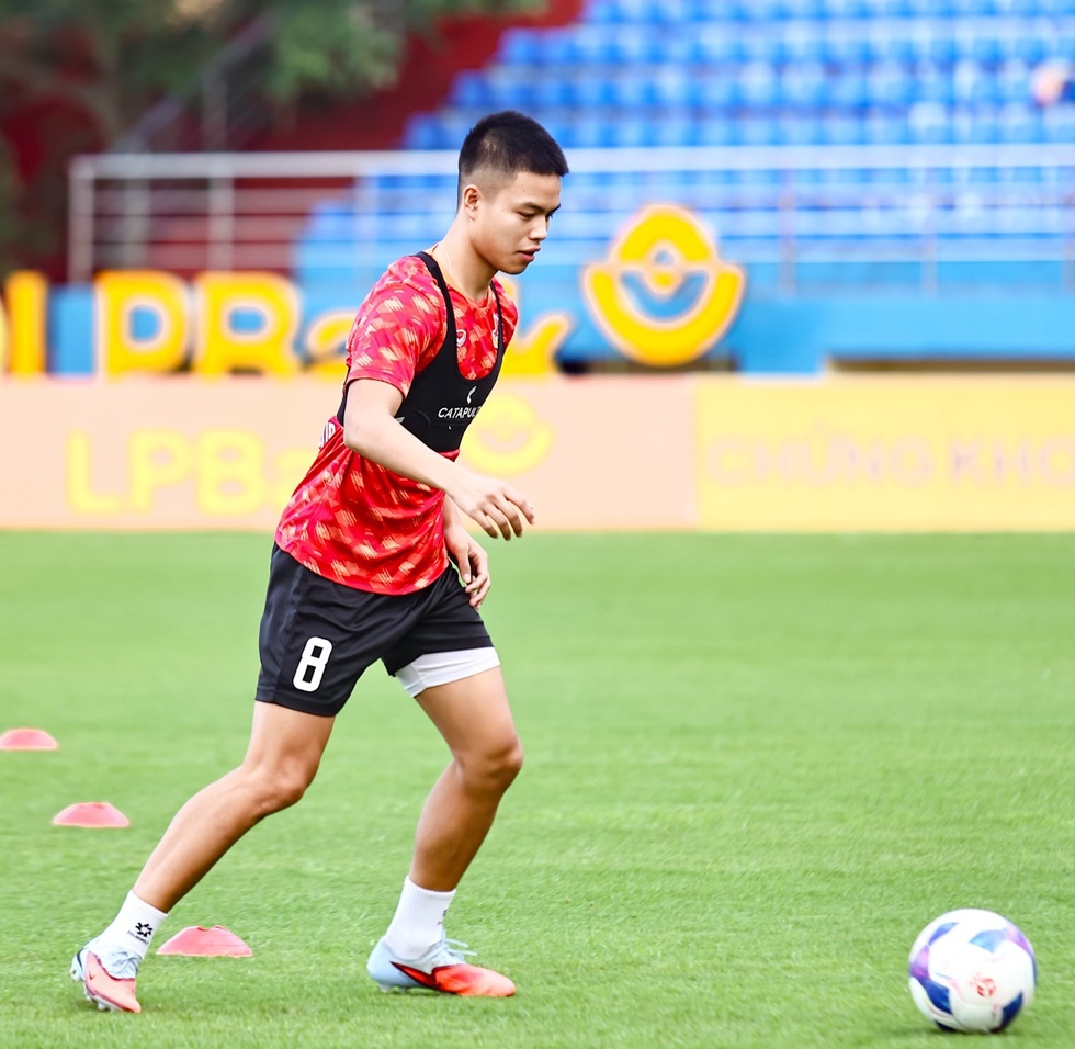 U.23 Việt Nam c&oacute; trung vệ cao 1,96 m v&agrave; 2 Việt kiều, nhiều gương mặt 'sốc': Thầy Kim kh&ocirc;ng dẫn dắt- Ảnh 5.