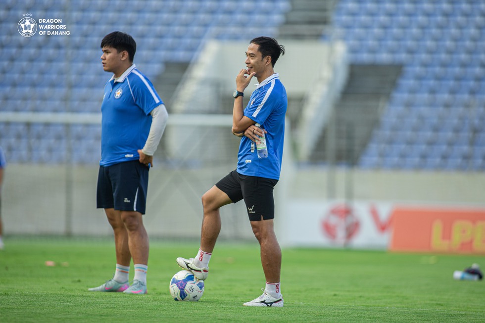 HLV L&ecirc; Đức Tuấn đ&atilde; gi&uacute;p CLB Đ&agrave; Nẵng trụ hạng thần kỳ ở m&ugrave;a trước