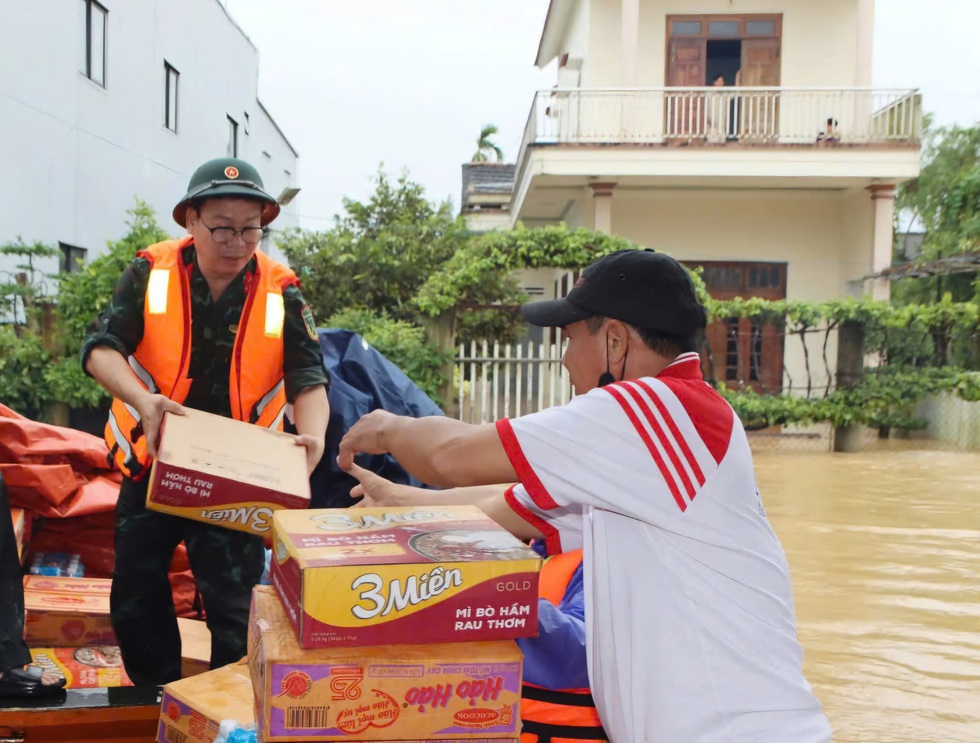 Đà Nẵng: Bộ đội căng mình 'vá' kè biển Duy Nghĩa- Ảnh 7. Đà Nẵng: Bộ đội căng mình 'vá' kè biển Duy Nghĩa- Ảnh 7.