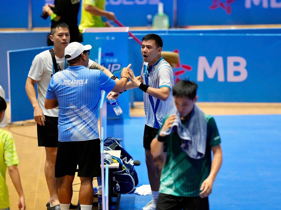 Trương Vinh Hiển ngược d&ograve;ng đ&aacute;nh bại L&yacute; Ho&agrave;ng Nam: Nổ ra tranh c&atilde;i gay gắt!- Ảnh 5.