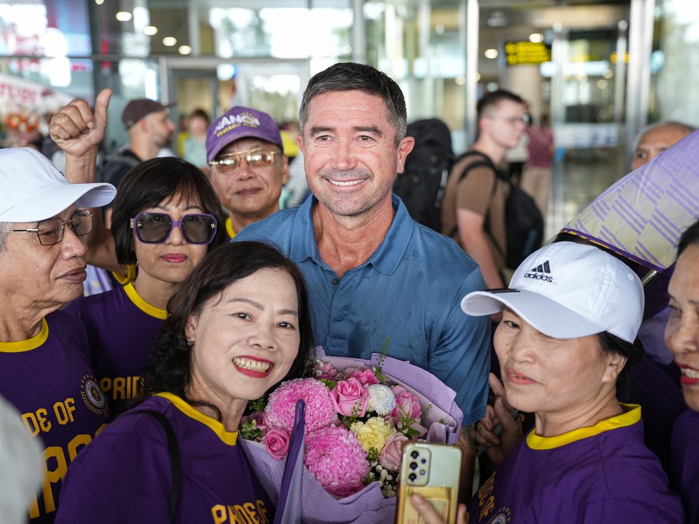 Huyền thoại Harry Kewell đến Việt Nam, bắt đầu cuộc phi&ecirc;u lưu c&ugrave;ng H&agrave; Nội: HLV tạm quyền Adachi đi đ&acirc;u?- Ảnh 4.