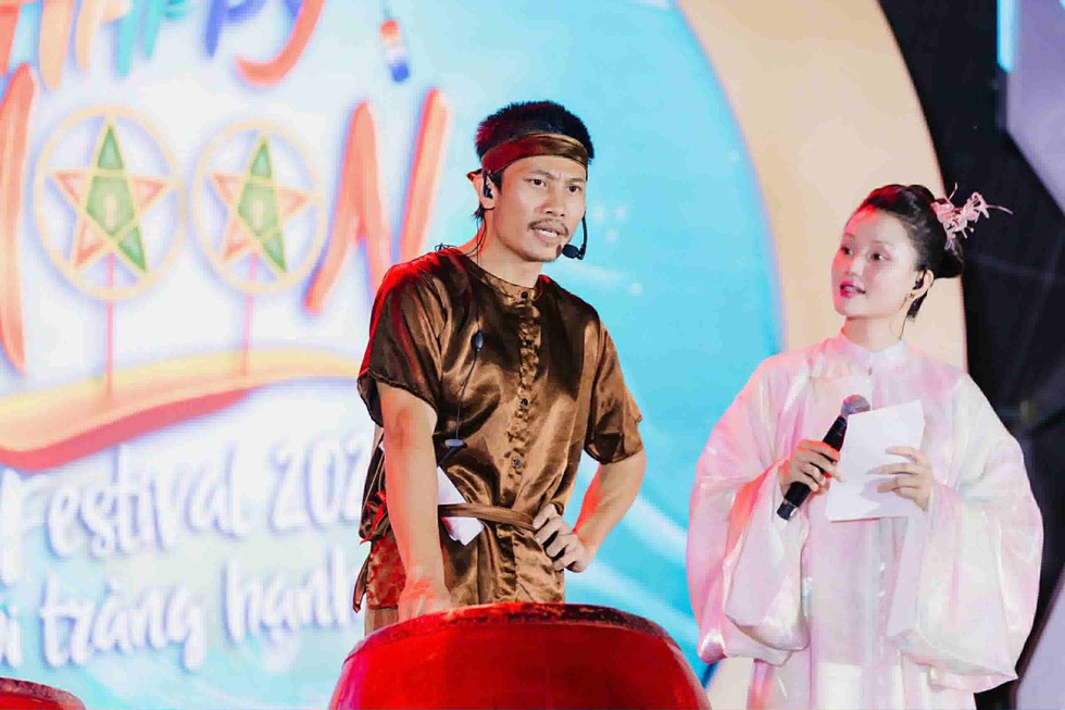 Nữ MC VTV gây chú ý…
