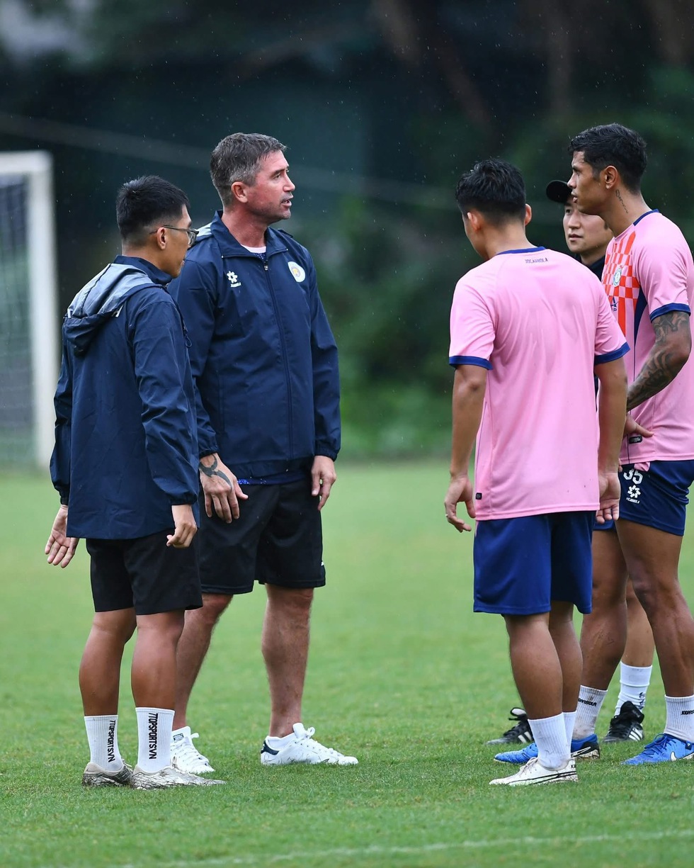 HLV Harry Kewell không muốn bị V-League ‘quật ngã’, cấp thượng tầng Hà Nội FC kỳ vọng lớn- Ảnh 2. HLV Harry Kewell không muốn bị V-League ‘quật ngã’, cấp thượng tầng Hà Nội FC kỳ vọng lớn- Ảnh 2.