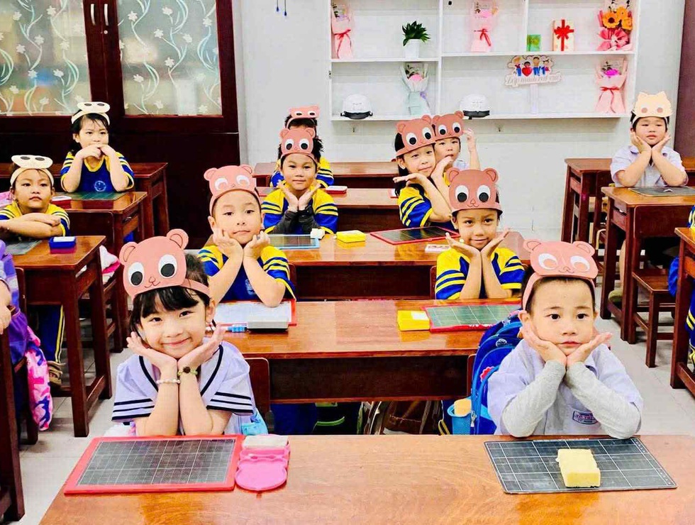 Đà Nẵng: Thầy cô xin không nhận hoa, quà 20.11 chuyển 'lời tri ân' đến vùng lũ- Ảnh 2.