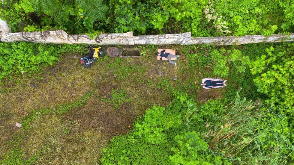 Cảnh sát đu dây diễn tập cứu người dưới vực sâu ở bán đảo Sơn Trà- Ảnh 2.