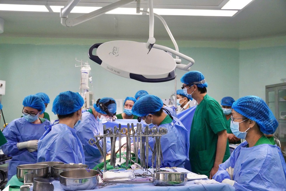 Kỳ tích y khoa ở miền Tây: Lần đầu ghép tạng từ người chết não- Ảnh 1.
