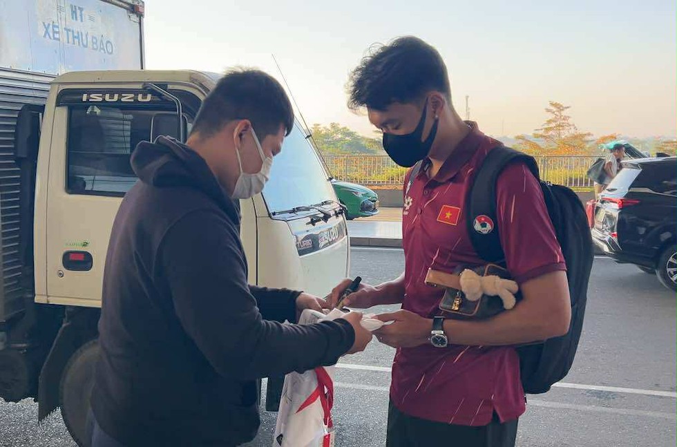 Xuân Son cùng đội tuyển Việt Nam ‘dậy sớm để thành công’: Sang Lào, quyết giành chiến thắng- Ảnh 5.