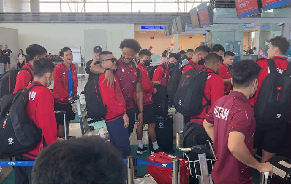 Xuân Son cùng đội tuyển Việt Nam ‘dậy sớm để thành công’: Sang Lào, quyết giành chiến thắng- Ảnh 4.