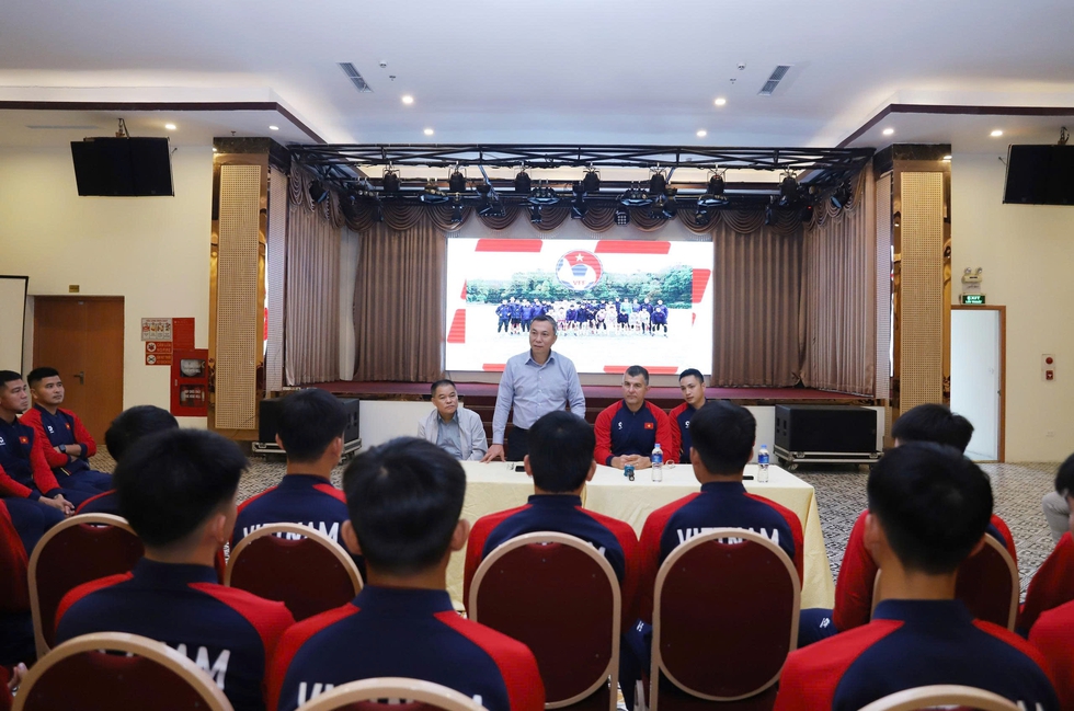 Chủ tịch VFF Trần Quốc Tuấn giao nhiệm vụ quan trọng cho U.17 Việt Nam, mong c&oacute; v&eacute; ch&acirc;u &Aacute;- Ảnh 1.