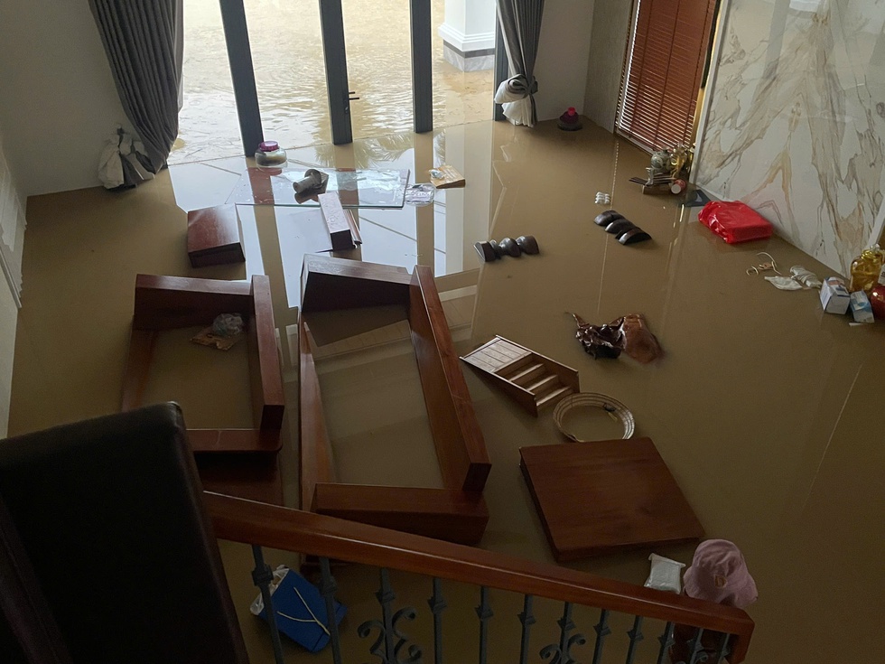 Kh&aacute;nh H&ograve;a: Sạt lở khu vực đ&egrave;o Cổ M&atilde; v&agrave; đ&egrave;o Cả trong ngập lụt lịch sử- Ảnh 4.