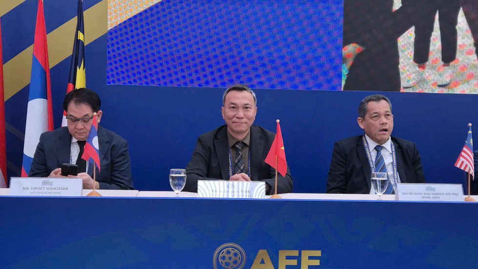 Chủ tịch AFF cảm ơn Chủ tịch VFF Trần Quốc Tuấn tại sự kiện quan trọng của b&oacute;ng đ&aacute; khu vực- Ảnh 1.