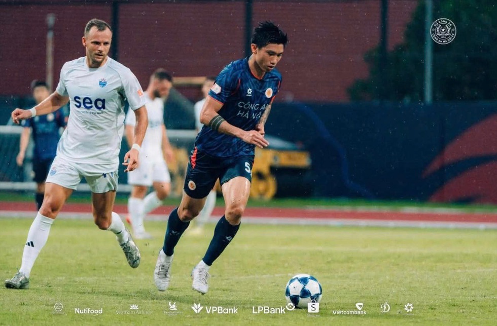 Đo&agrave;n Văn Hậu đ&aacute; lượt về V-League, tr&agrave;n trề cơ hội kho&aacute;c &aacute;o đội tuyển Việt Nam đấu Malaysia- Ảnh 2.