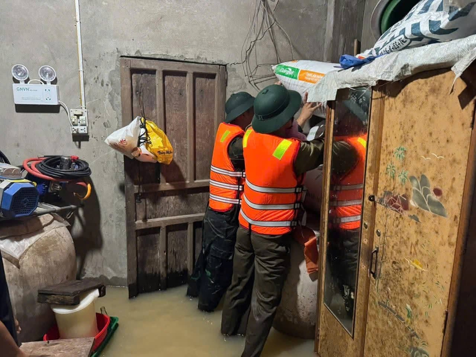 Đà Nẵng: Quân đội họp khẩn sẵn sàng ứng phó khi 'bão chồng lũ'- Ảnh 3.