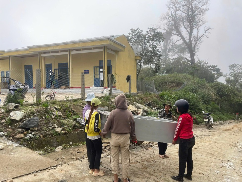 Đà Nẵng: Mưa lớn gây sụt lún điểm trường vùng cao, khẩn cấp di dời học sinh- Ảnh 5.