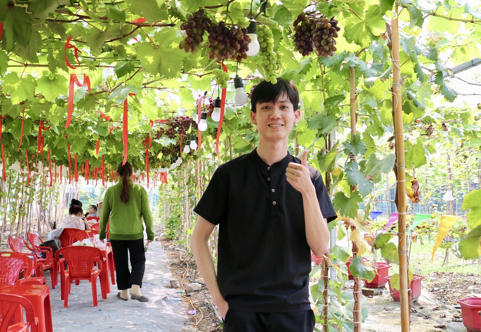 Đến nơi n&agrave;y ngồi uống c&agrave; ph&ecirc; dưới vườn nho sai quả ngay giữa th&agrave;nh phố- Ảnh 5.