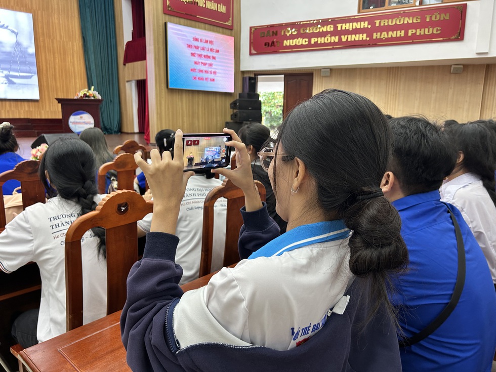 Một gia đ&igrave;nh ở TP.HCM &lsquo;tho&aacute;t&rsquo; bắt c&oacute;c online trong gang tấc nhờ điều n&agrave;y&hellip; - Ảnh 4.