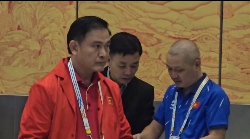 Đội U.23 Việt Nam đến Th&aacute;i Lan an to&agrave;n, lao ngay v&agrave;o luyện tập l&uacute;c 17 giờ- Ảnh 2.