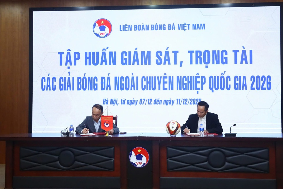 Lần đầu tiên VFF ký hợp đồng với giám sát và trọng tài: Bóng đá Việt Nam chuyên nghiệp- Ảnh 2.
