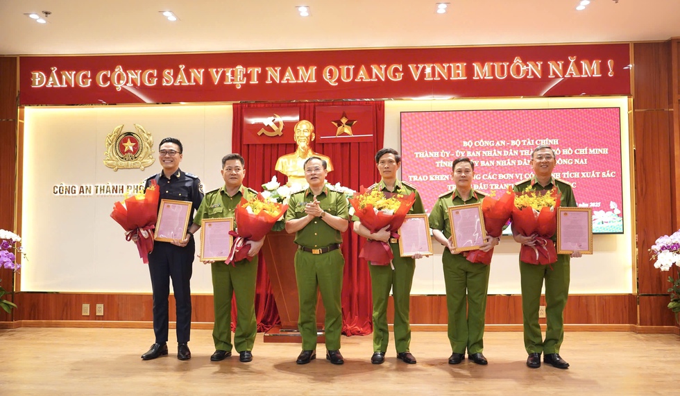 Phá đường dây ma túy xuyên quốc gia siêu 'khủng' giao dịch 1.500 tỉ trong 3 tháng- Ảnh 5.