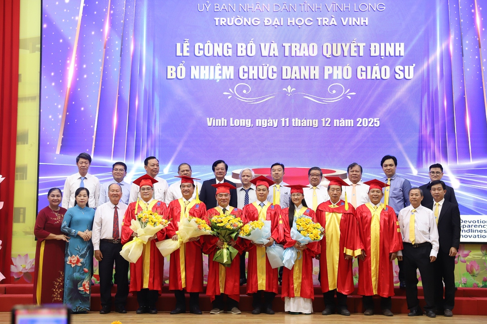 Một trường đại học ở miền Tây có thêm 5 tân phó giáo sư Một trường ĐH ở Vĩnh Long có thêm 5 tân Phó giáo sư- Ảnh 1.