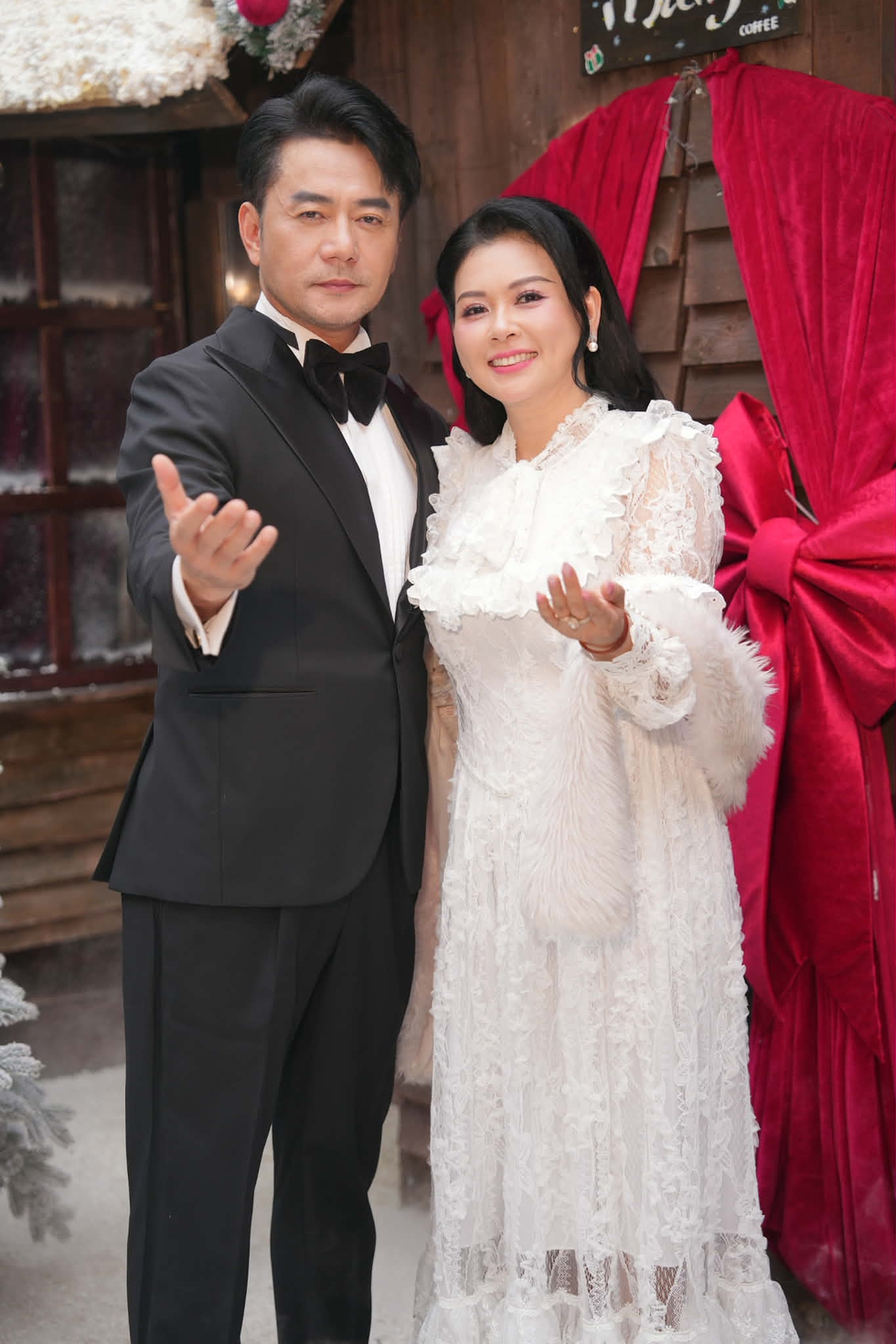 Trương Minh Cường chống nạng quay MV c&ugrave;ng ca sĩ bolero Quỳnh Giang- Ảnh 1.