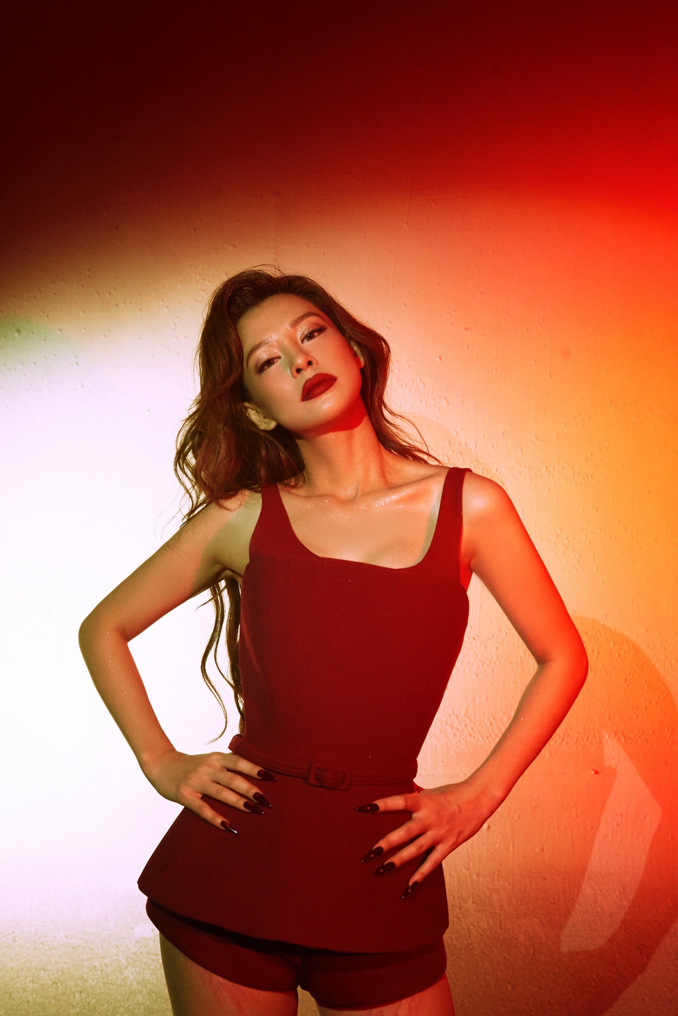 B&ugrave;i Lan Hương l&agrave;m mới lại bản nhạc Nhan sắc của đạo diễn Nguyễn Quang Dũng