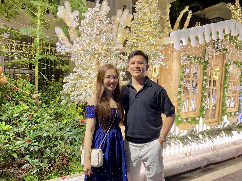 Chụp ảnh Gi&aacute;ng sinh ở &lsquo;phố nh&agrave; gi&agrave;u&rsquo;- Ảnh 5.