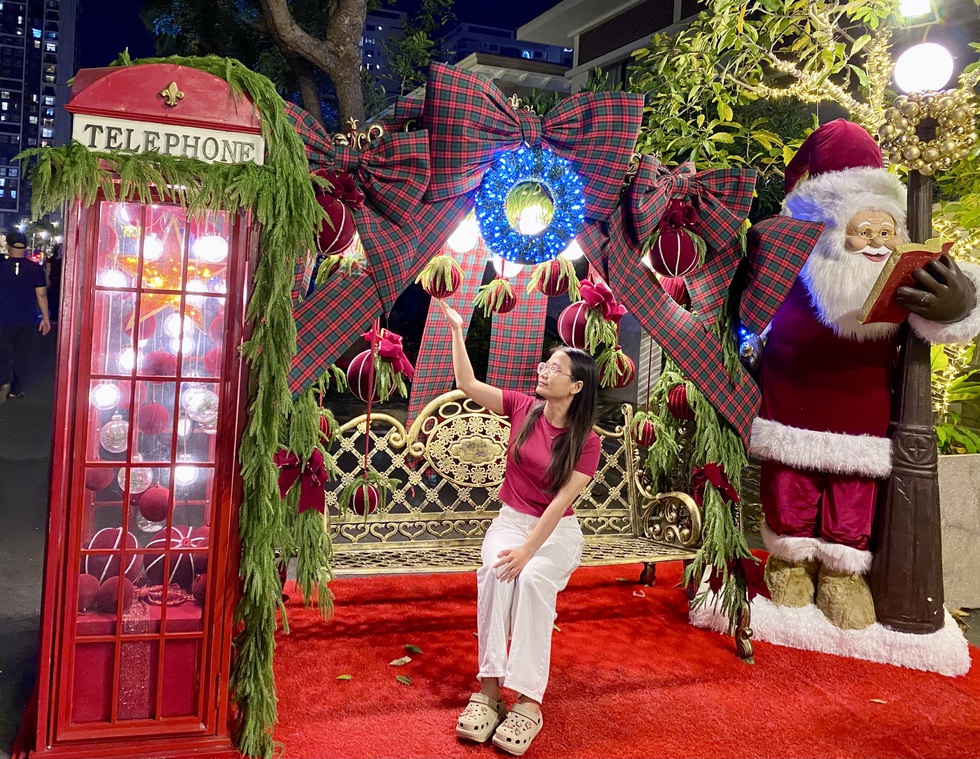 Chụp ảnh Gi&aacute;ng sinh ở &lsquo;phố nh&agrave; gi&agrave;u&rsquo;- Ảnh 8.