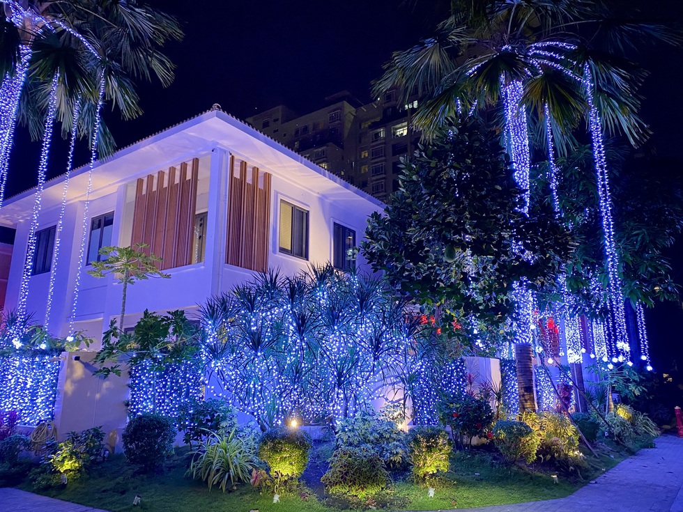 Chụp ảnh Gi&aacute;ng sinh ở &lsquo;phố nh&agrave; gi&agrave;u&rsquo;- Ảnh 11.