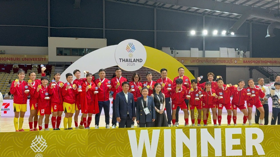 Th&ugrave;y Trang c&ugrave;ng đội tuyển futsal nữ Việt Nam đoạt HCV SEA Games lịch sử: Tuyệt vời!- Ảnh 5.