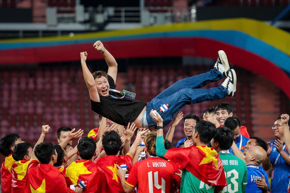 M&agrave;n ngược d&ograve;ng lịch sử đưa U.22 Việt Nam trở lại ngai v&agrave;ng - Ảnh 2.