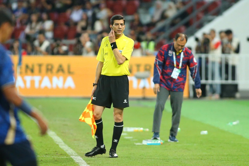 Trọng t&agrave;i điều h&agrave;nh hay thế n&agrave;o ở chung kết si&ecirc;u kịch t&iacute;nh, cả U.22 Th&aacute;i Lan v&agrave; Việt Nam đều th&iacute;ch!- Ảnh 7.