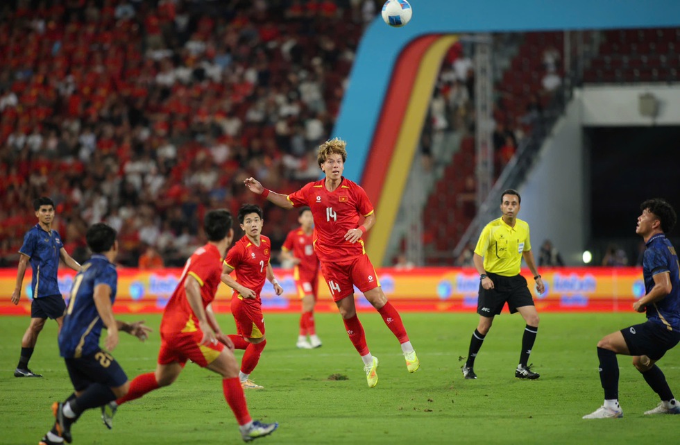 Trọng t&agrave;i điều h&agrave;nh hay thế n&agrave;o ở chung kết si&ecirc;u kịch t&iacute;nh, cả U.22 Th&aacute;i Lan v&agrave; Việt Nam đều th&iacute;ch!- Ảnh 5.