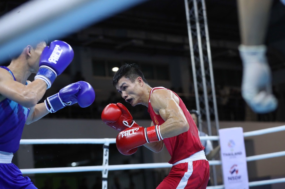 Cận cảnh v&otilde; sĩ Việt Nam chảy m&aacute;u v&igrave; r&aacute;ch m&iacute; mắt khi tranh HCV, bị trọng t&agrave;i xử thua Th&aacute;i Lan- Ảnh 10.